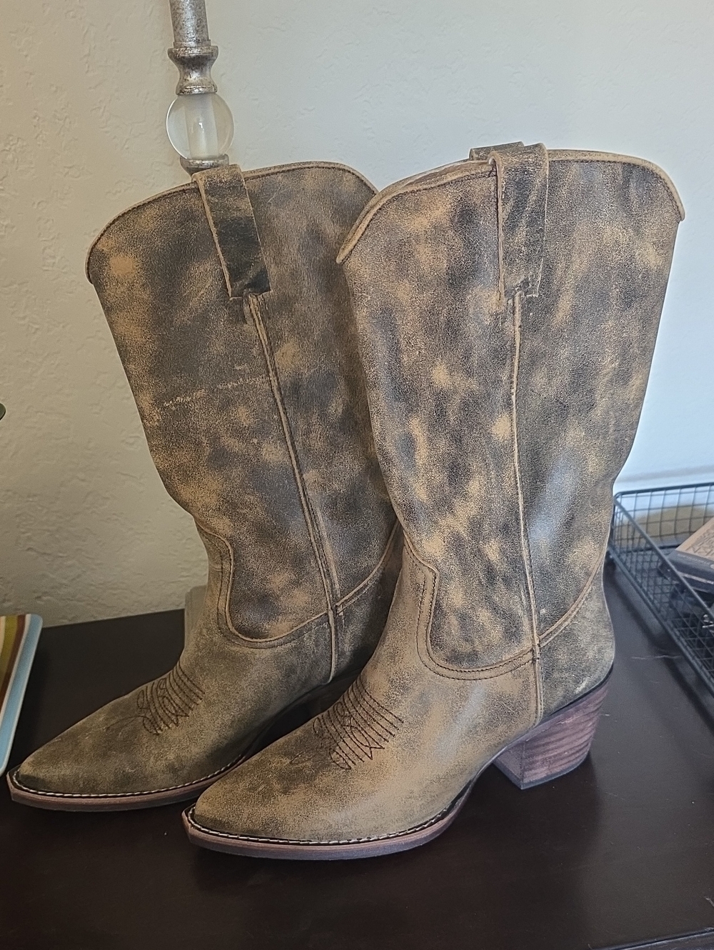 STEVE MADDEN ALBANY Classic Distressed Western Cowgirl Boots - Brown NWOT